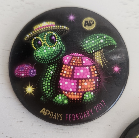 Disney Collection AP button - Picture 2 of 2